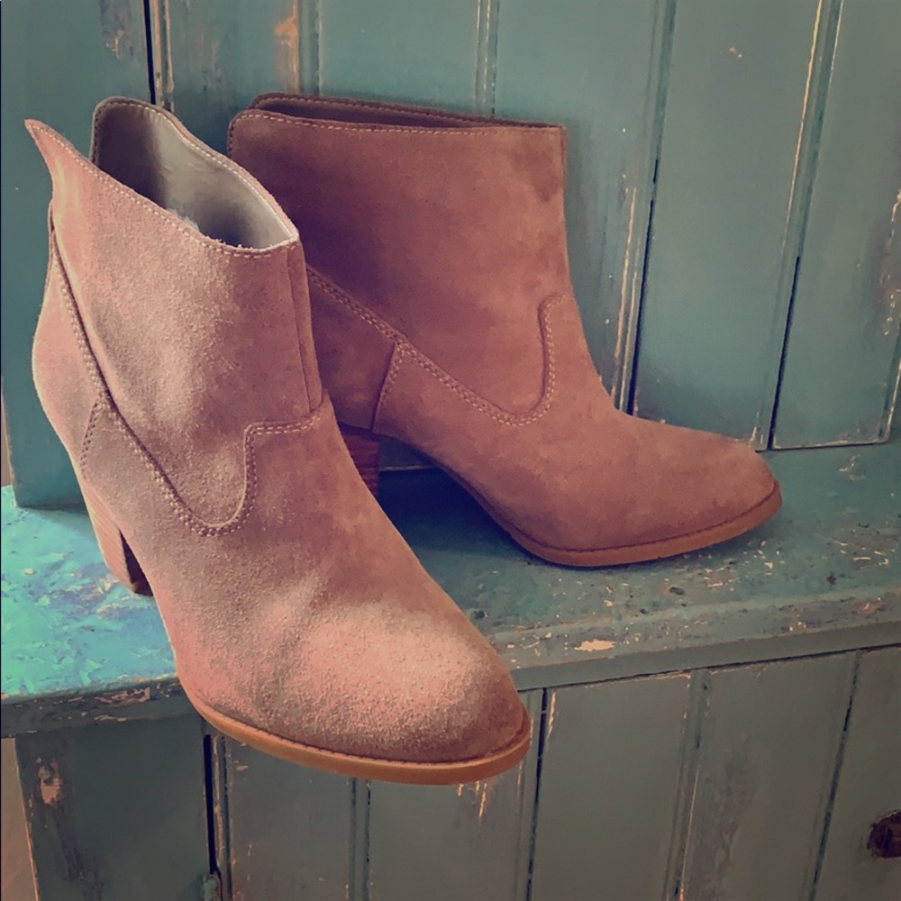 👢 Nine West Taupe Booties 👢size 10.